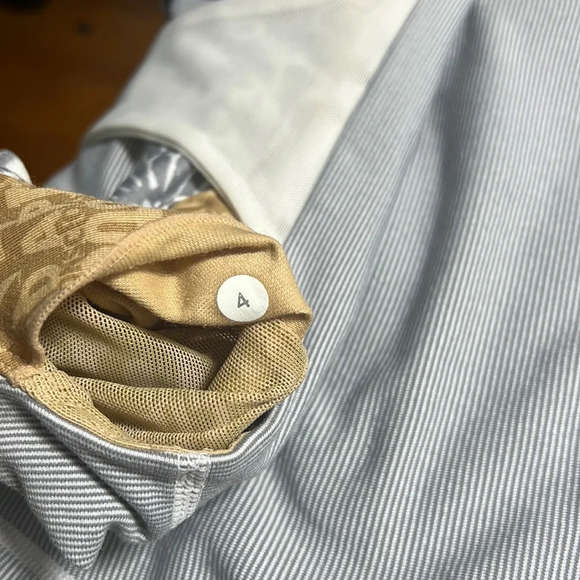 Lululemon Wee Stripe Gray Flower Tank Top Size 4 Yoga Scoop Neck Shirt Bra. - Picture 6 of 6